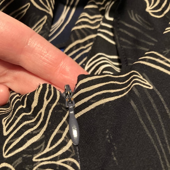 Ann Taylor size 4 silk stunning dress - Picture 5 of 10